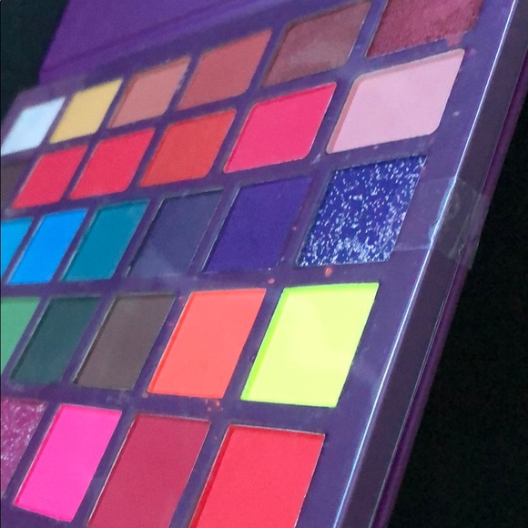 33 color Eyeshadow Palette - Picture 6 of 7